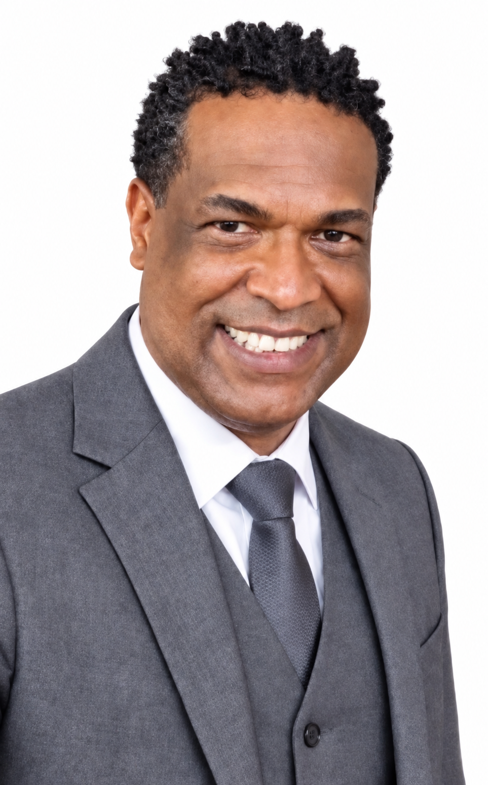 Samuel Messias, Responsável Técnico da VOE, usando terno cinza
